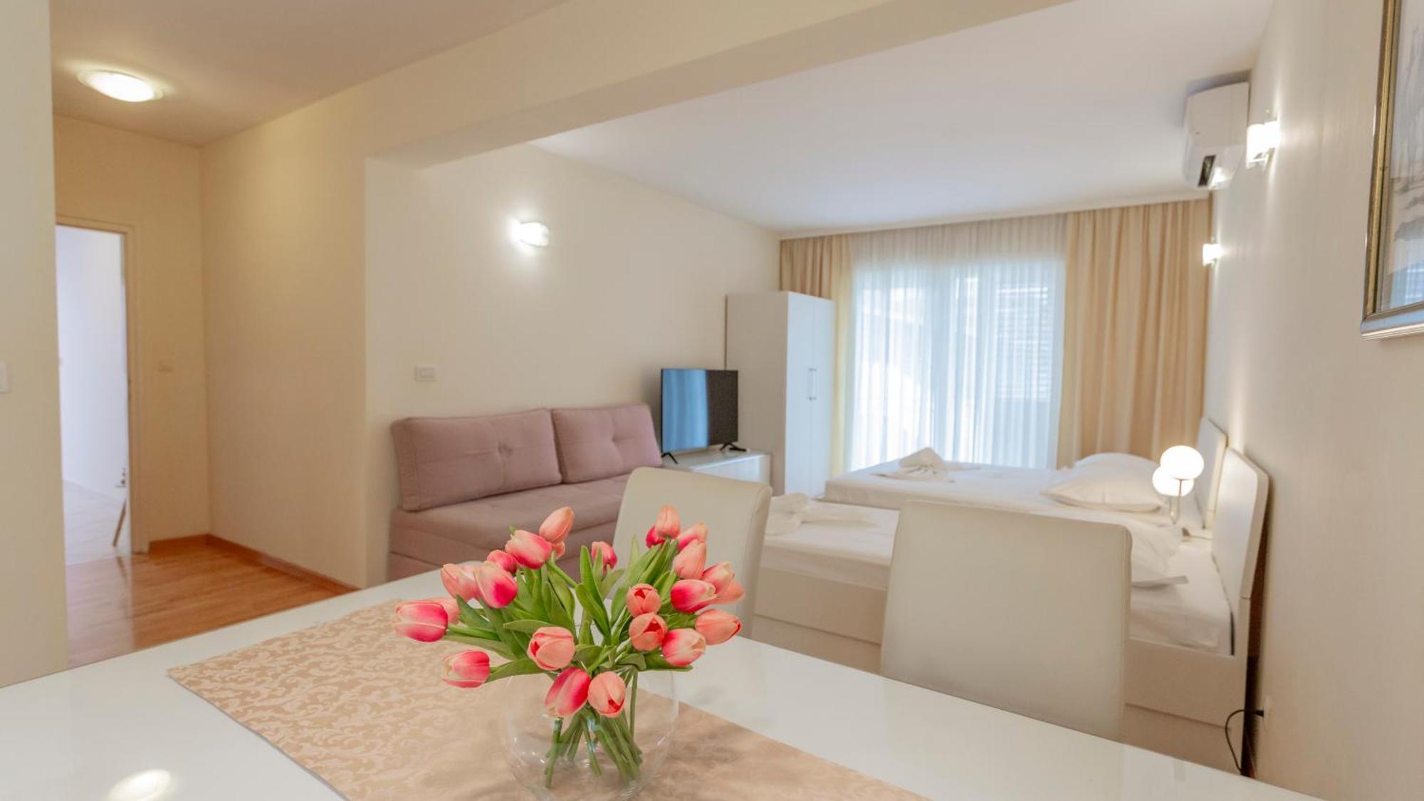 Baska Voda Apartments - Steps From The Beach, Free Parking, Central Location Exterior photo